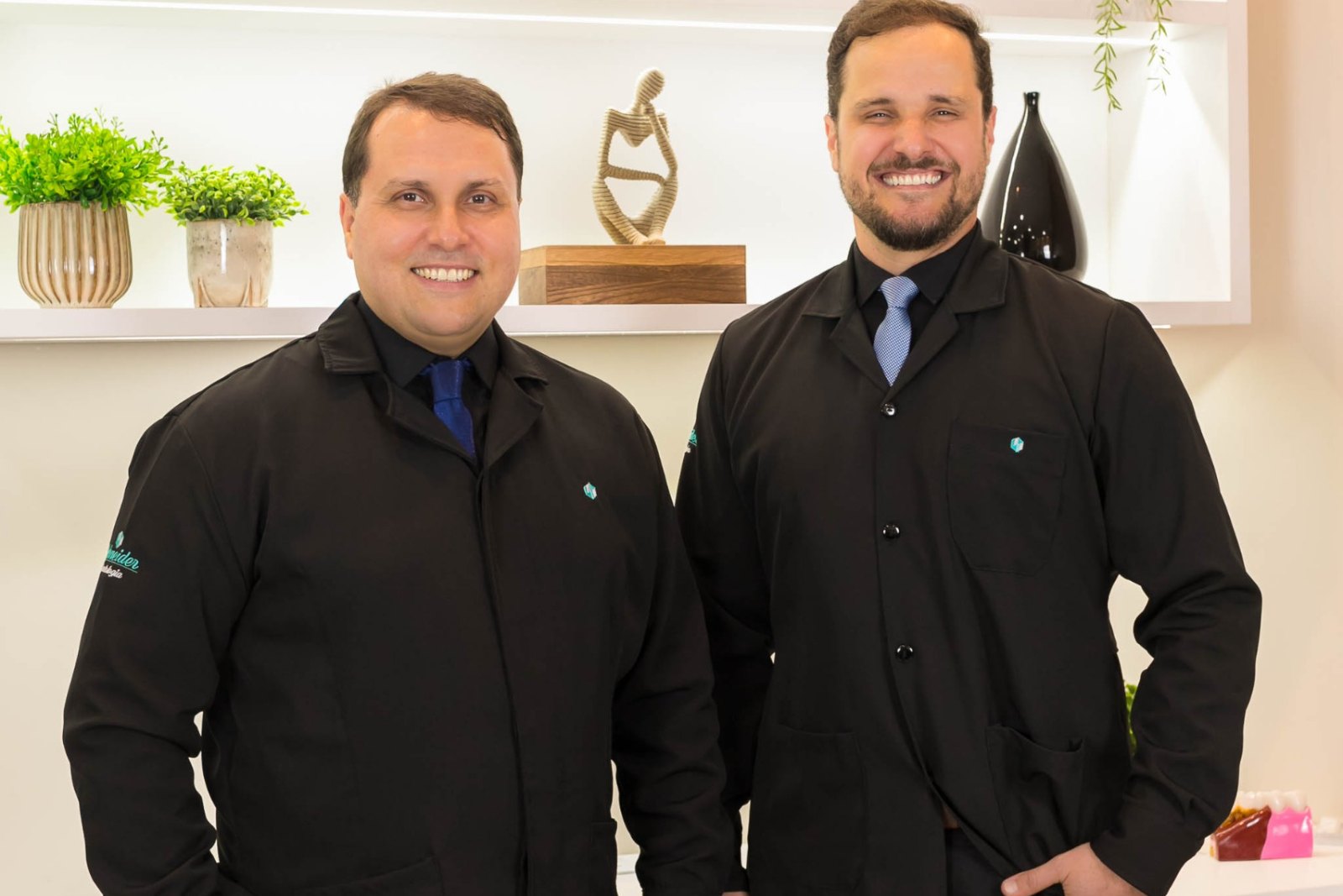 Dr. Juliano e Dr. Felipe Schneider na clínica, São Mateus do Sul